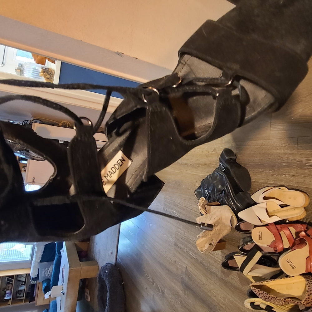 Steve Madden Black Sandals Sleek Design Comfortable Fit